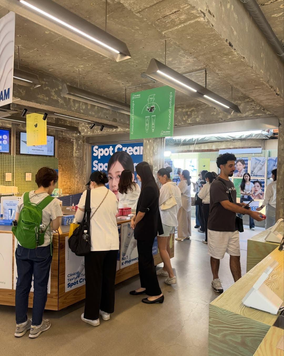 https://d8nffddmkwqeq.cloudfront.net/store/75724e5a%2C9936%2C4eda%2Caf07%2Cd9e945d4ad0a메인 이미지